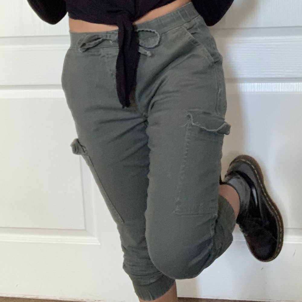 Army green low waist joggers
